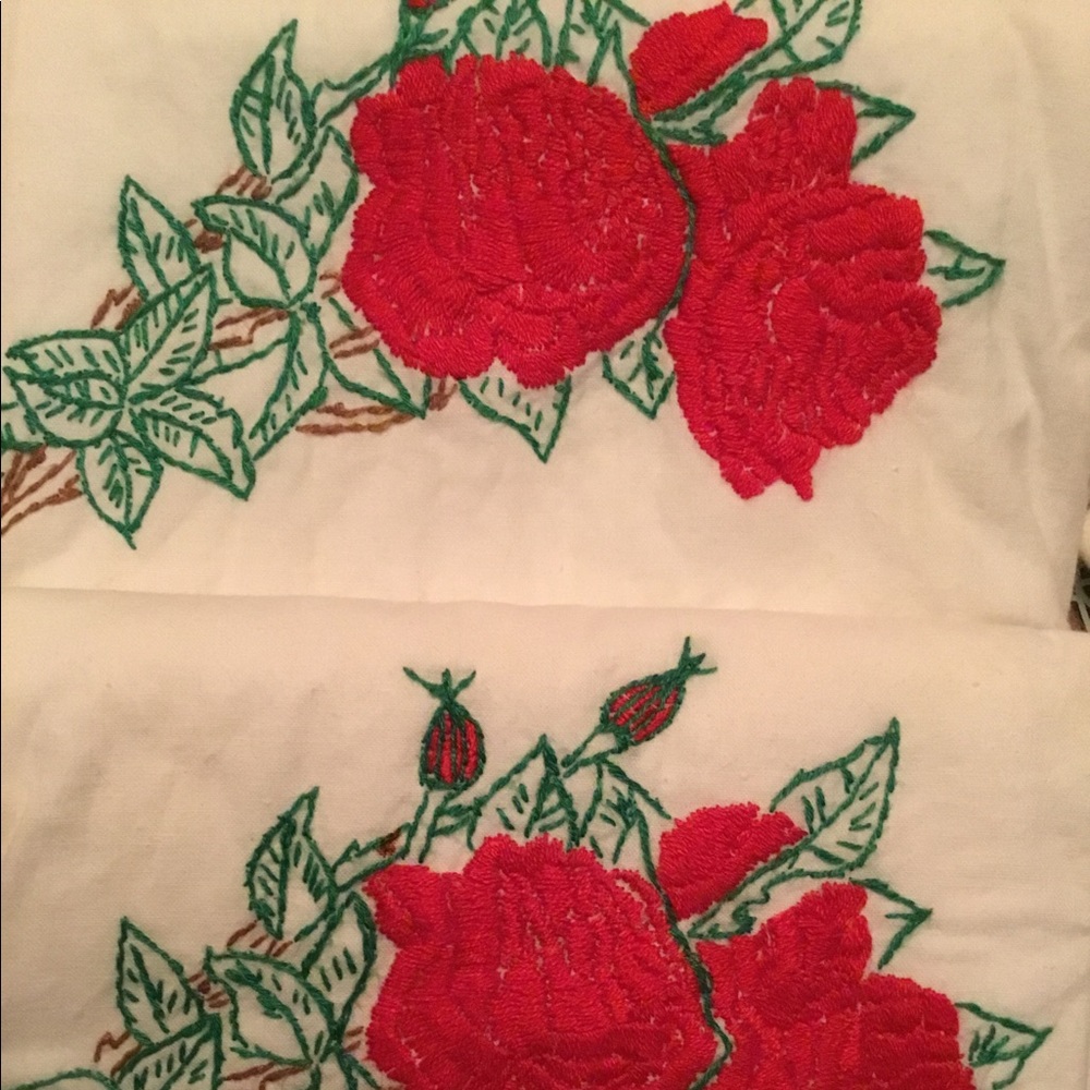 Vintage red rose bouquet embroidered pillowcases